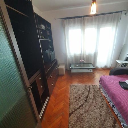 Cozy Studio In Center Bucharest Apartment Bagian luar foto